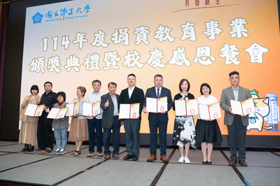 獎狀 二(呂清源負責人、連雅慧會長、蔡惠玲資深協理、謝明信系友會會長�圖片